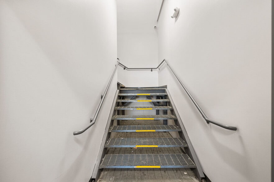 More Photos Of 18194 Blue Dream Crossing, Desert Hot Springs Manufacturing For Sale