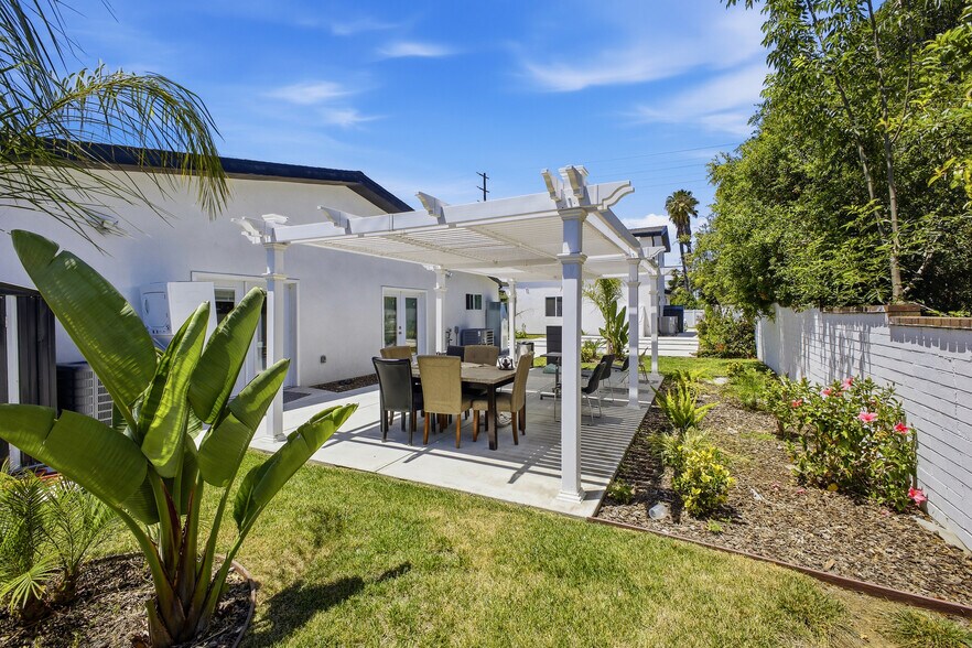 More Photos Of 18853 Saticoy St, Reseda Apartments For Sale