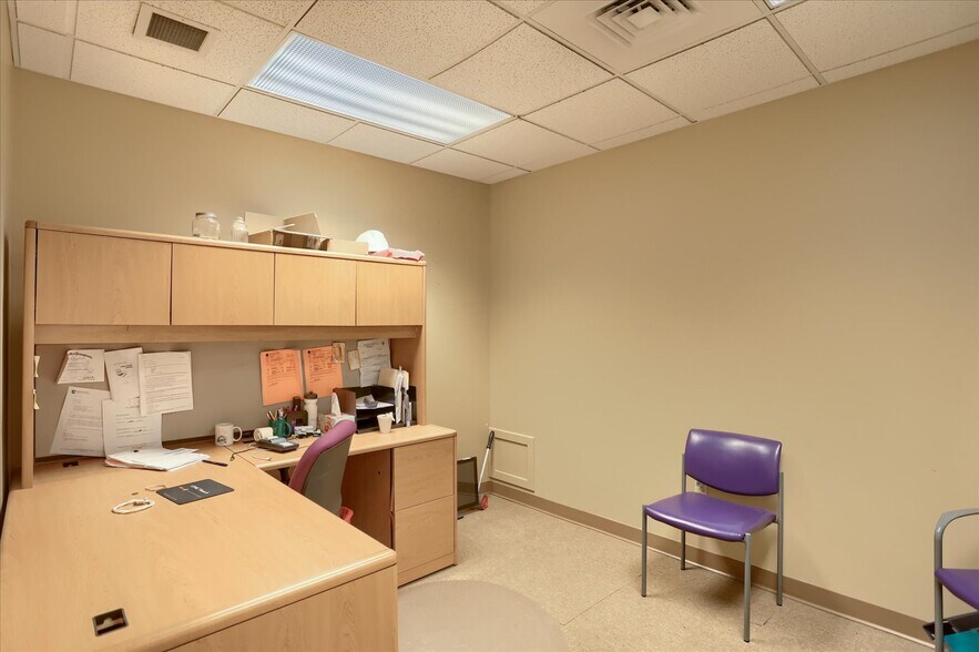More Photos Of 1784 4th Ave, York Office For Sale