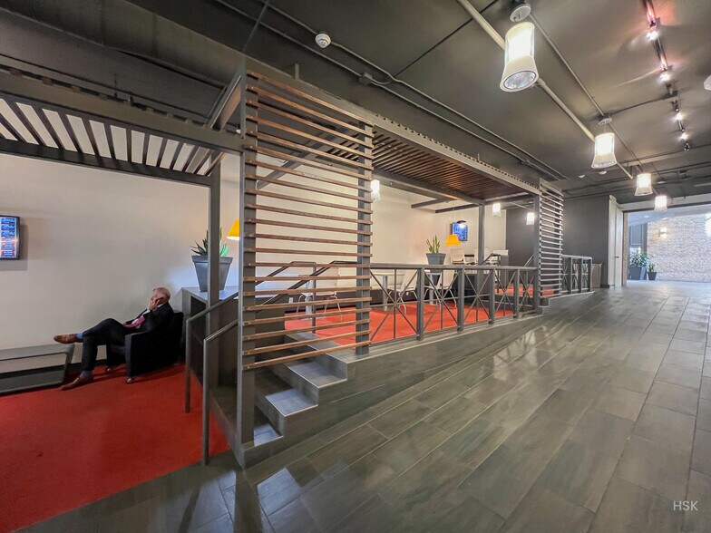 More Photos Of 125 Ottawa Ave NW, Grand Rapids Office For Lease