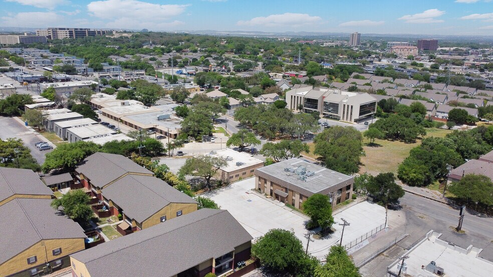 More Photos Of 4139 Gardendale St, San Antonio Office For Sale