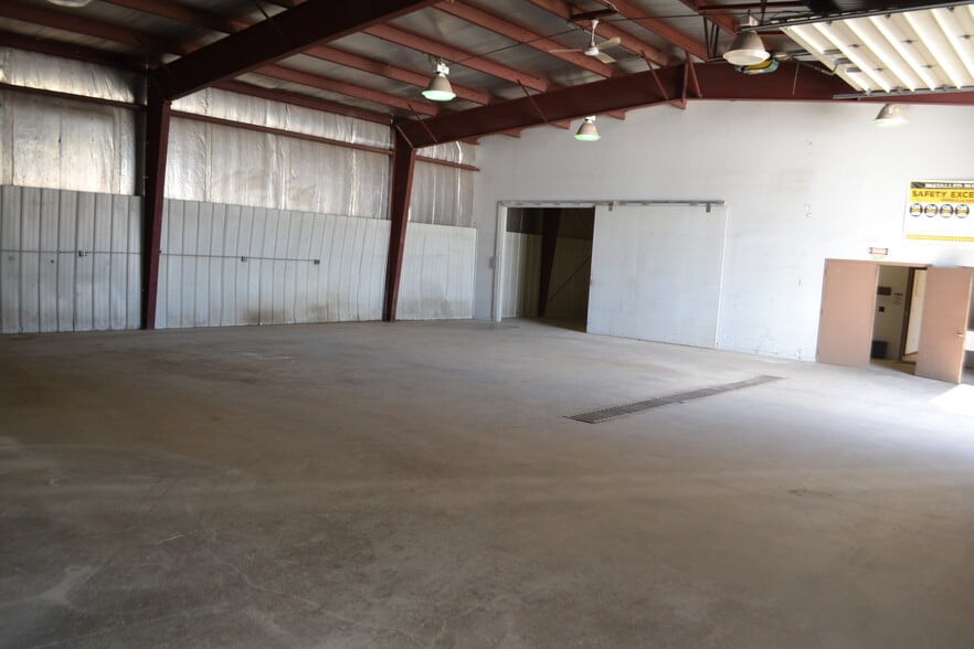 More Photos Of 6002 Saxon Ave, Weston Distribution For Lease