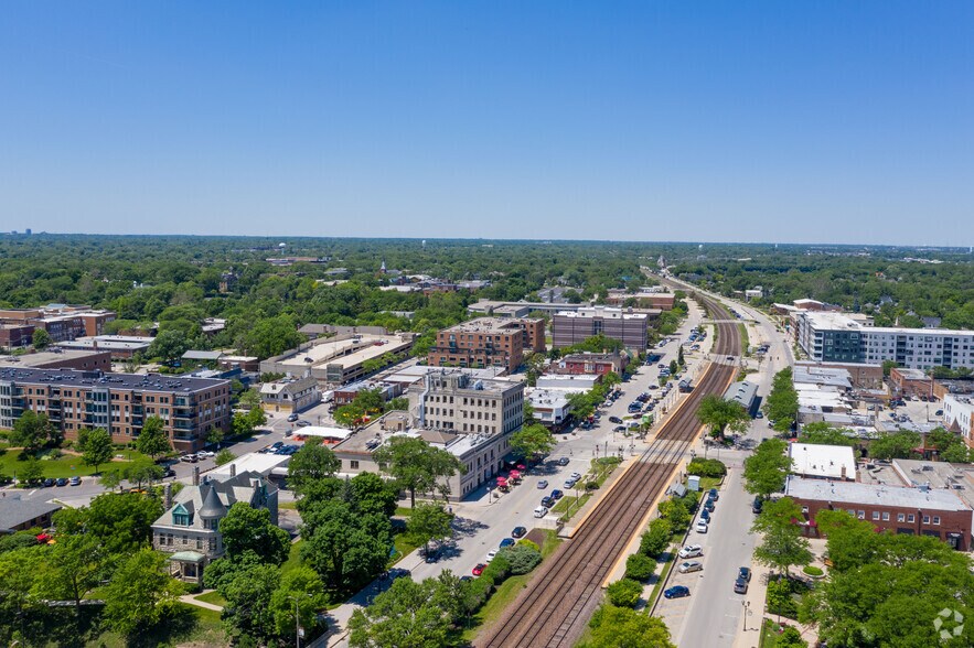 More Photos Of 105 S York St, Elmhurst Office For Lease