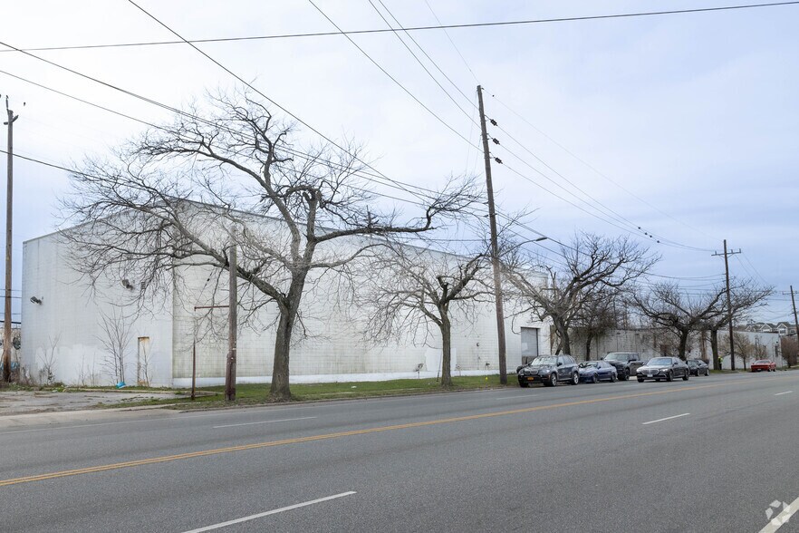 More Photos Of 3000 Lawson Blvd, Oceanside Warehouse For Lease
