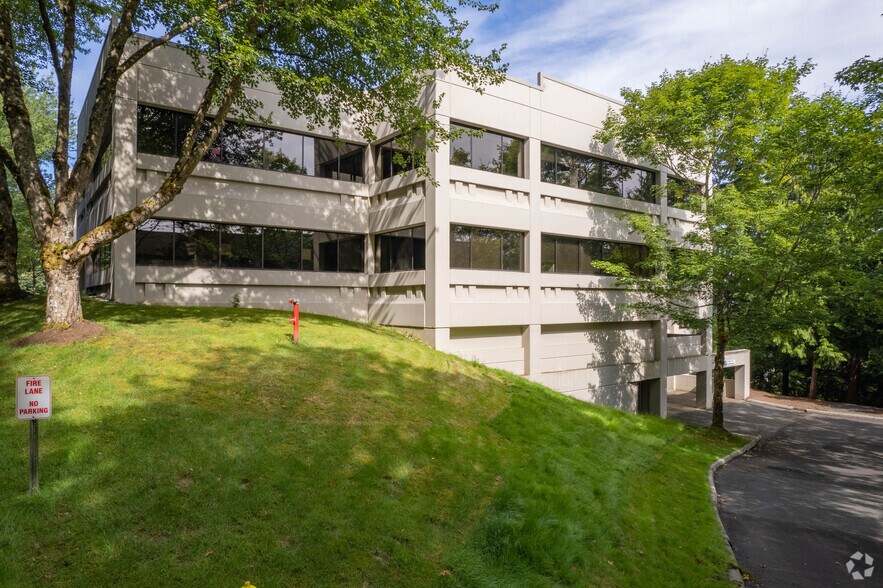 More Photos Of 3005 112th Ave NE, Bellevue Office For Lease