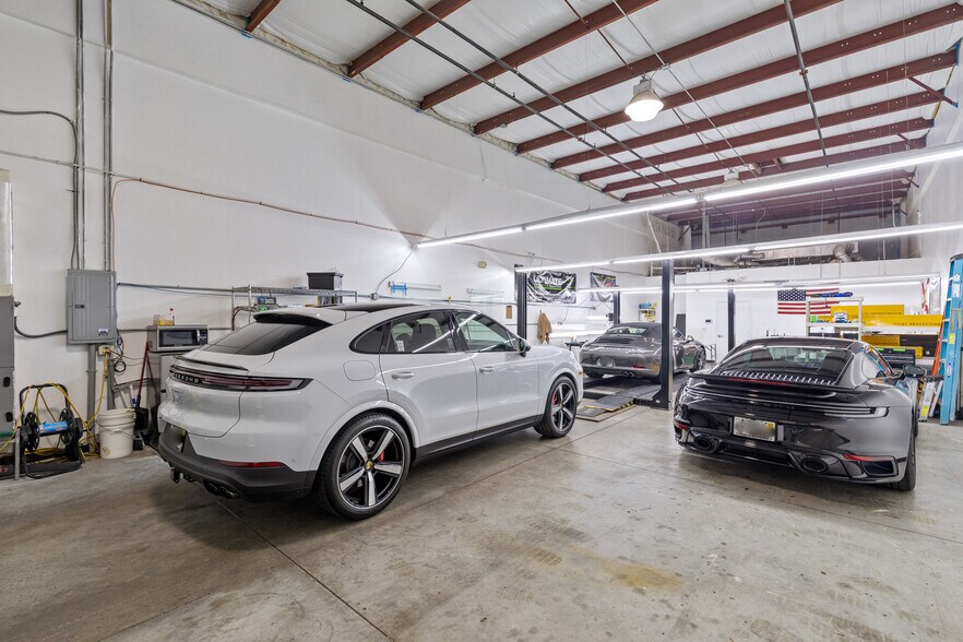 More Photos Of 17000 Alico Commerce Ct, Fort Myers Flex For Sale