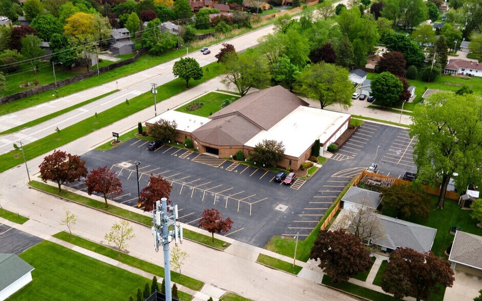 Primary Photo Of 2720 Kesting Ct, Appleton Religious Facility For Sale