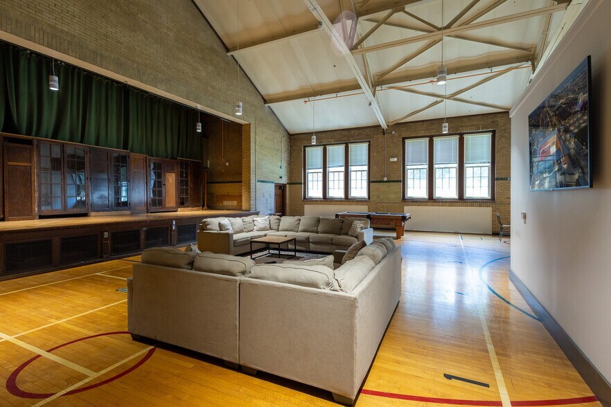 More Photos Of 1351 N Hanley Rd, University City Apartments For Sale