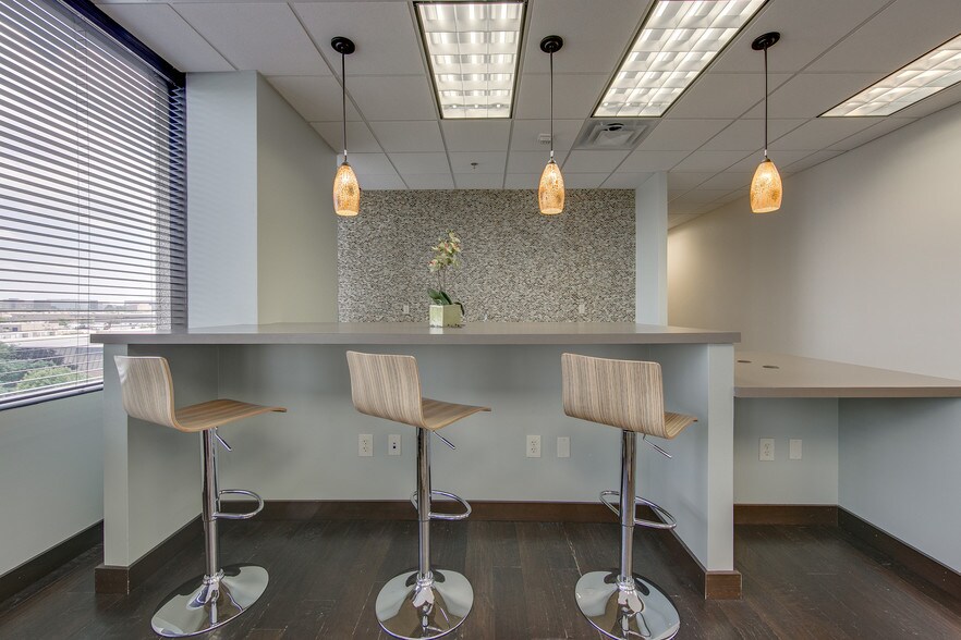 More Photos Of 4100 spring valley Rd, Dallas Loft Creative Space For Lease