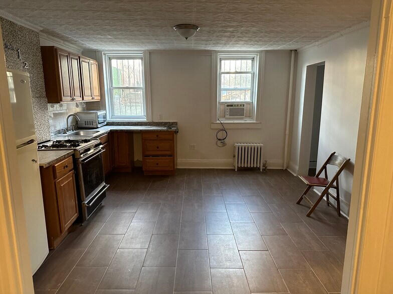 More Photos Of 141 Conselyea St, Brooklyn Multifamily For Sale