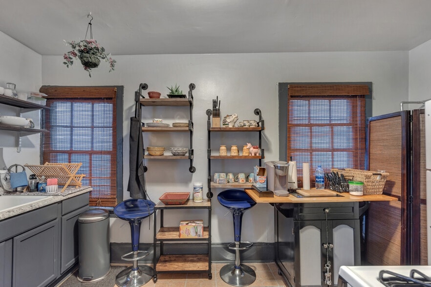 More Photos Of 834 Monticello Rd, Charlottesville Storefront Retail Residential For Sale