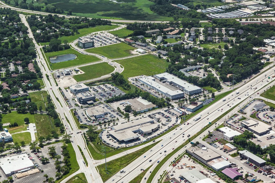 More Photos Of 151-199 E Badger Rd, Madison Light Manufacturing For Lease