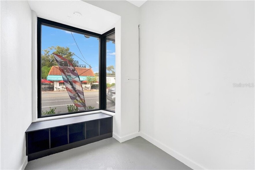 More Photos Of 1313 Edgewater Dr, Orlando Storefront For Lease