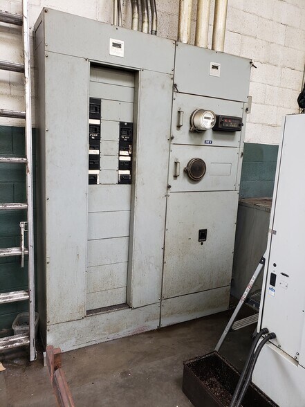 More Photos Of 1947 1st St, San Fernando Manufacturing For Sale