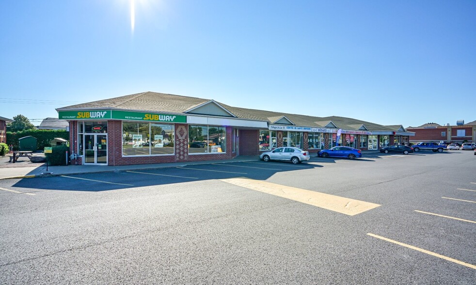 Primary Photo Of 276-310 Boul Saint-Luc, Saint-jean-sur-richelieu General Retail For Lease