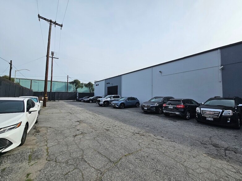 More Photos Of 2027 Laura Ave, Huntington Park Manufacturing For Lease