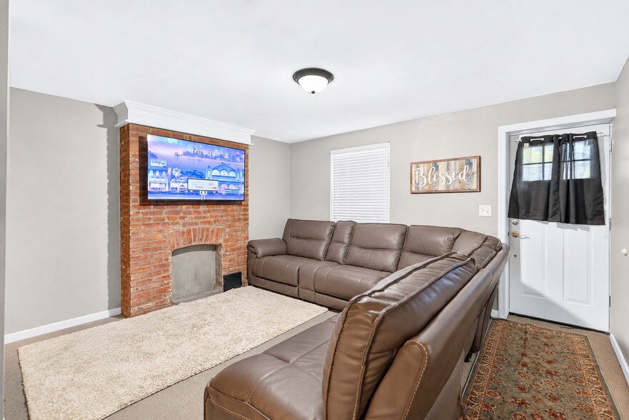 More Photos Of 501 Glenwood Ave, Ambridge Multifamily For Sale