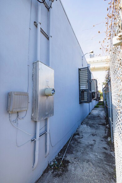 More Photos Of 3805 NW 35th Ave, Miami Warehouse For Sale