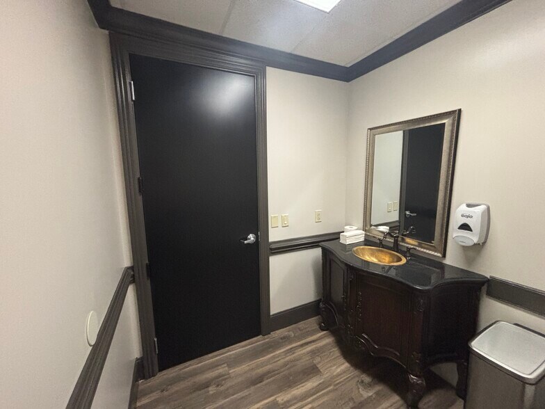 More Photos Of 3325 Aspen Grove Dr, Franklin Loft Creative Space For Sale