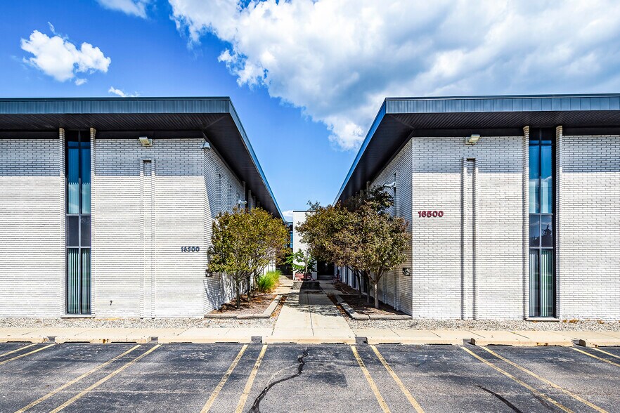 More Photos Of 16500 W 12 Mile Rd, Southfield Office For Lease