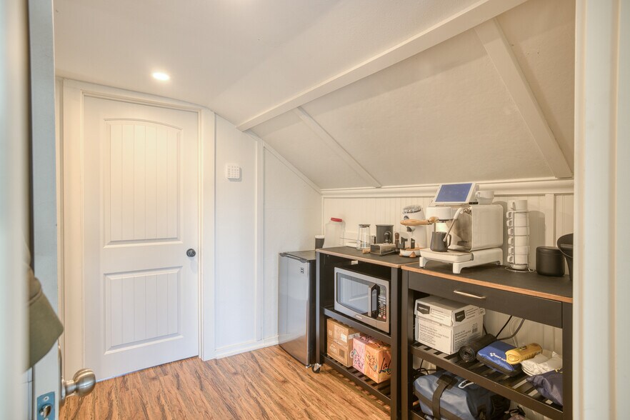 More Photos Of 40 Main St, Pacific Beach Flex For Sale