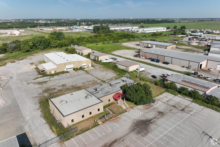 More Photos Of 621 N Morgan Rd, Oklahoma City Industrial For Lease