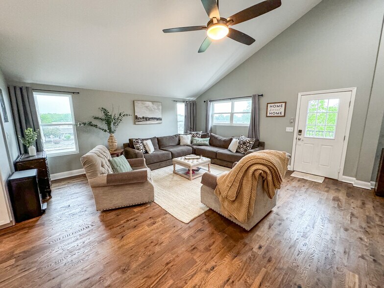 More Photos Of 103 S Jefferson St, Raymore Medical For Sale