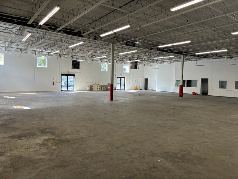 More Photos Of 3350 Pawtucket Ave, East Providence Manufacturing For Lease