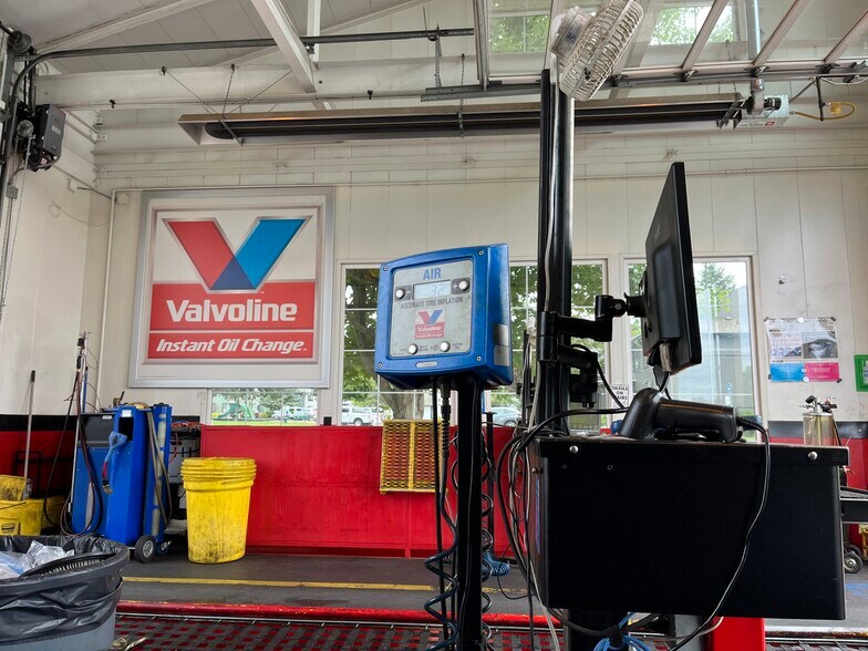 More Photos Of 901 N 2nd St, Silverton Auto Repair For Sale