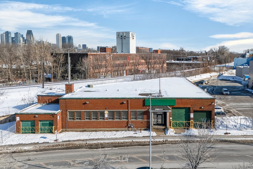 Primary Photo Of 1025 St Butler, Montréal Distribution For Sale
