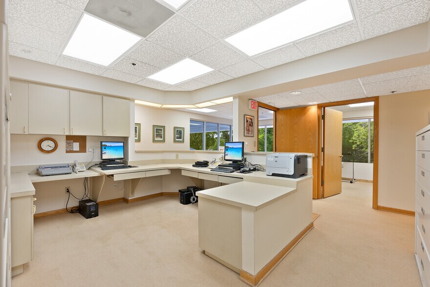 More Photos Of 700 2nd Ave N, Naples Medical For Lease