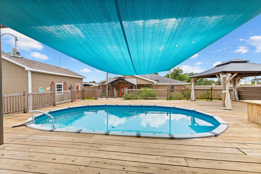 More Photos Of 16815 Avenue A, Channelview Truck Terminal For Sale