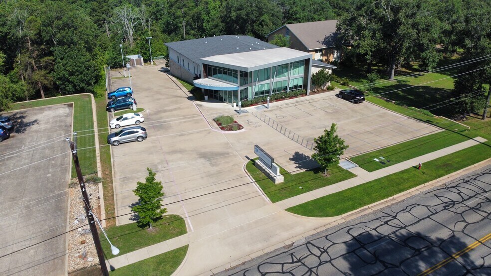 More Photos Of 3187 Paluxy Dr, Tyler Office For Sale