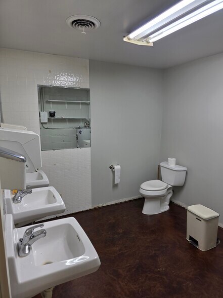 More Photos Of 9213 First St, Baroda Office For Lease