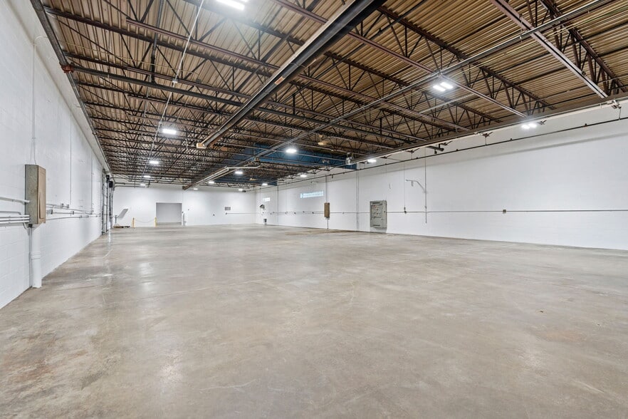 More Photos Of 7075 N 21st Ave, Hugo Light Manufacturing For Sale