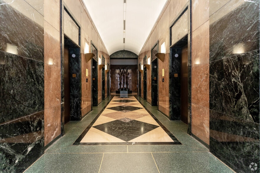 More Photos Of 1 Bausch and Lomb Pl, Rochester Office For Lease