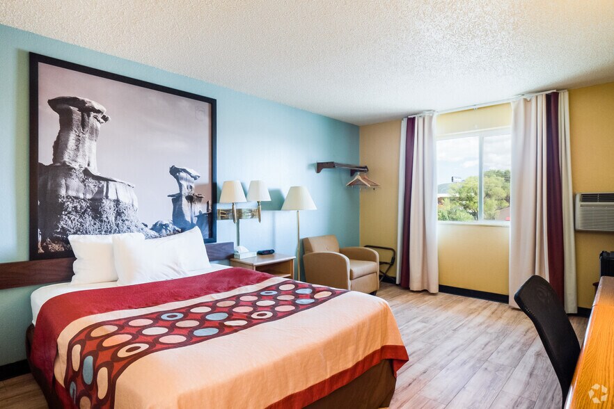 More Photos Of 1610 Cedar St, Raton Hotel For Sale