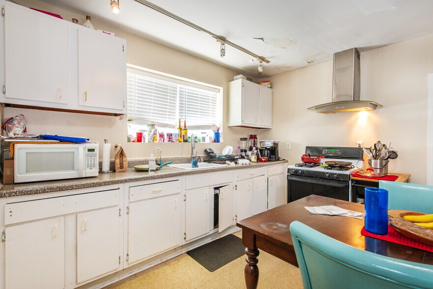 More Photos Of 237 Adams St, Newark Office For Sale