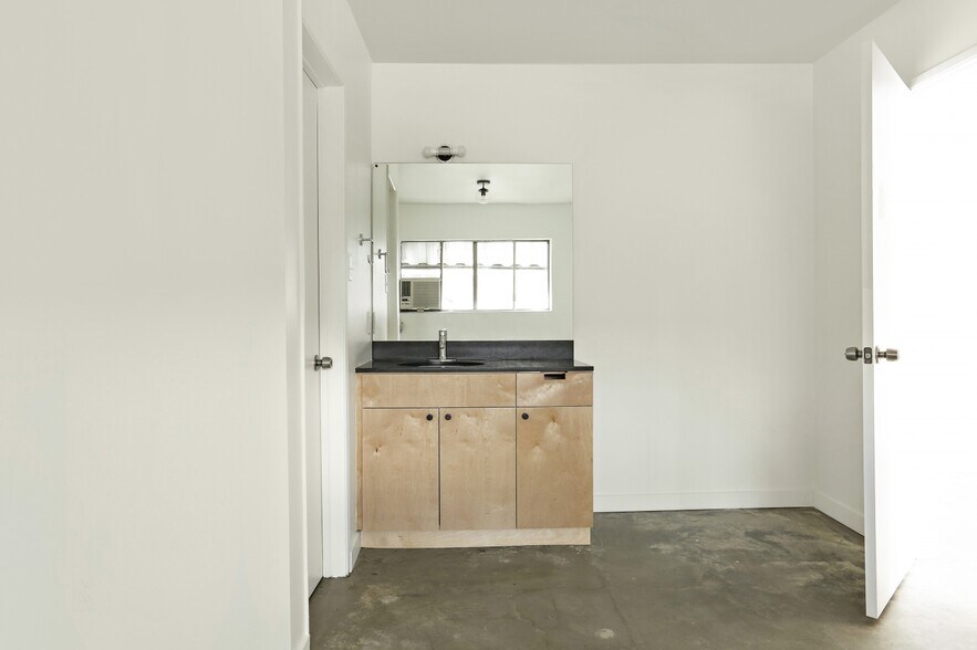 More Photos Of 146 N Vendome St, Los Angeles Apartments For Sale