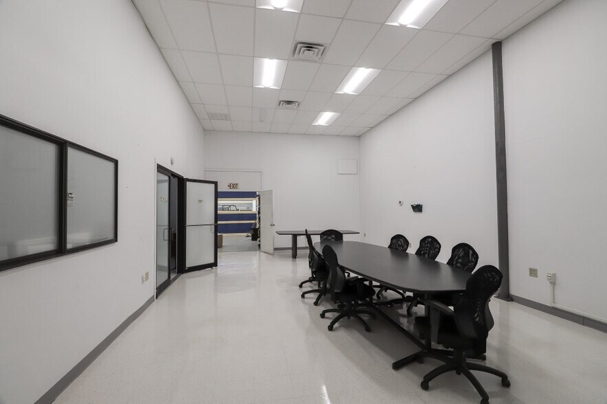 More Photos Of 8424 N HWY 69, Pollok Flex For Sale