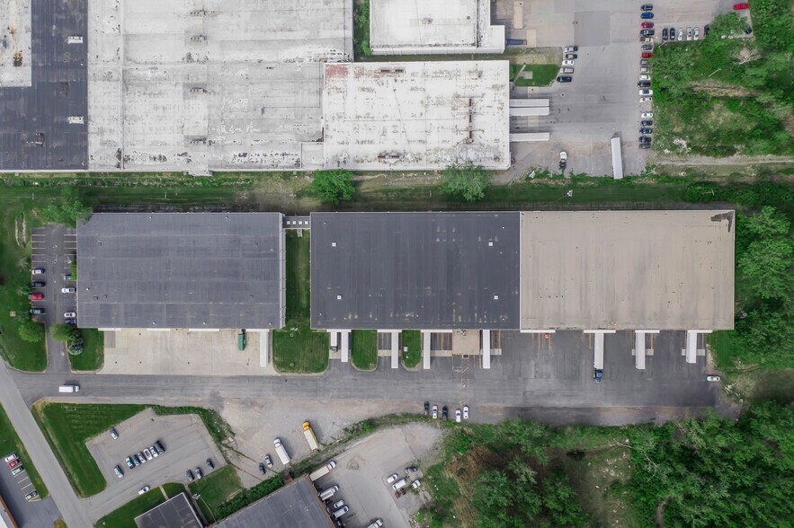More Photos Of 40-60 Industrial Pky, Cheektowaga Warehouse For Lease