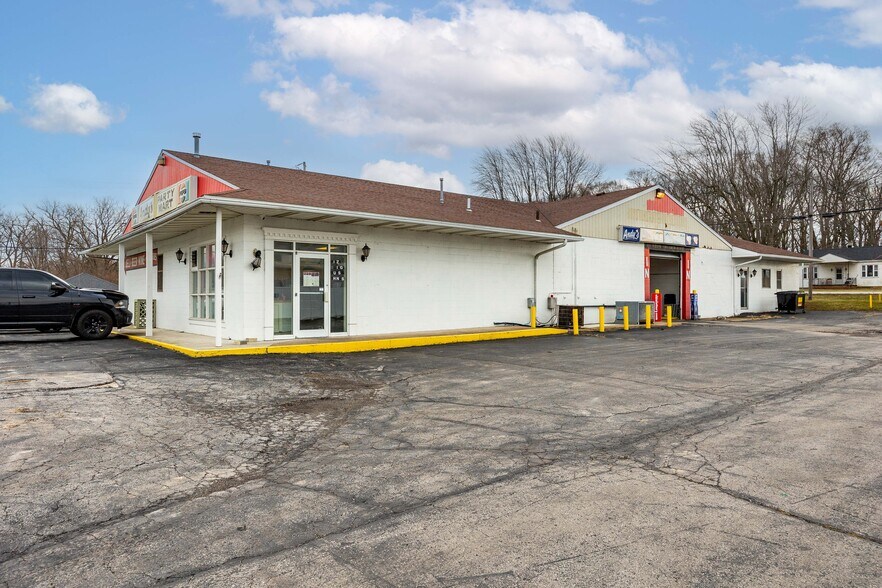 More Photos Of 2048 E Sand Rd, Port Clinton Freestanding For Sale