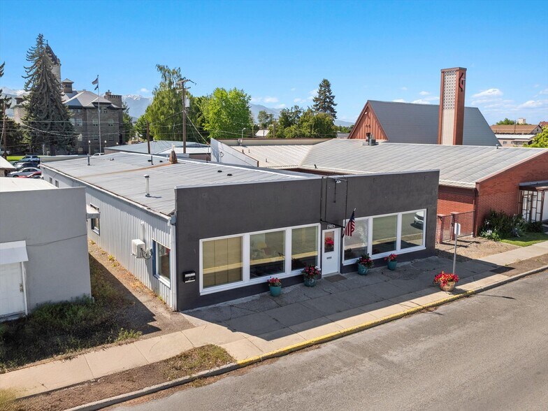 Primary Photo Of 1905 2nd St, Baker City Storefront Retail Residential For Sale