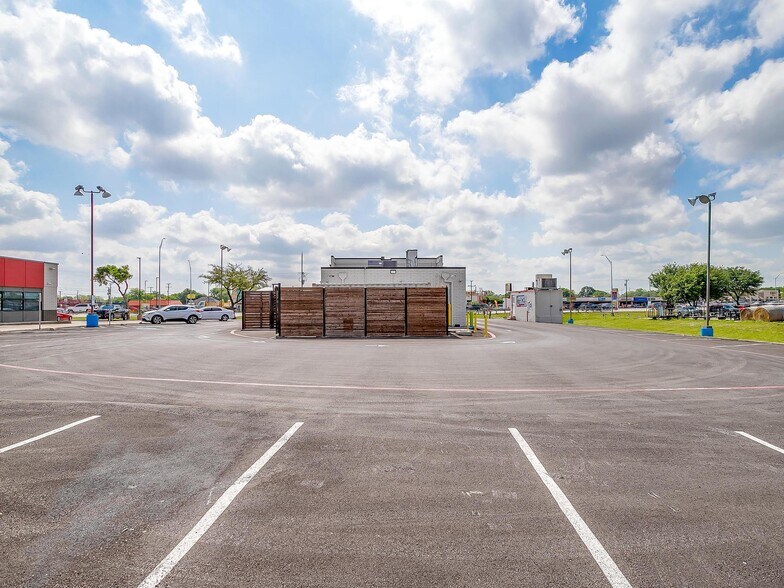 More Photos Of 316 Wilshire Blvd, Burleson Freestanding For Sale