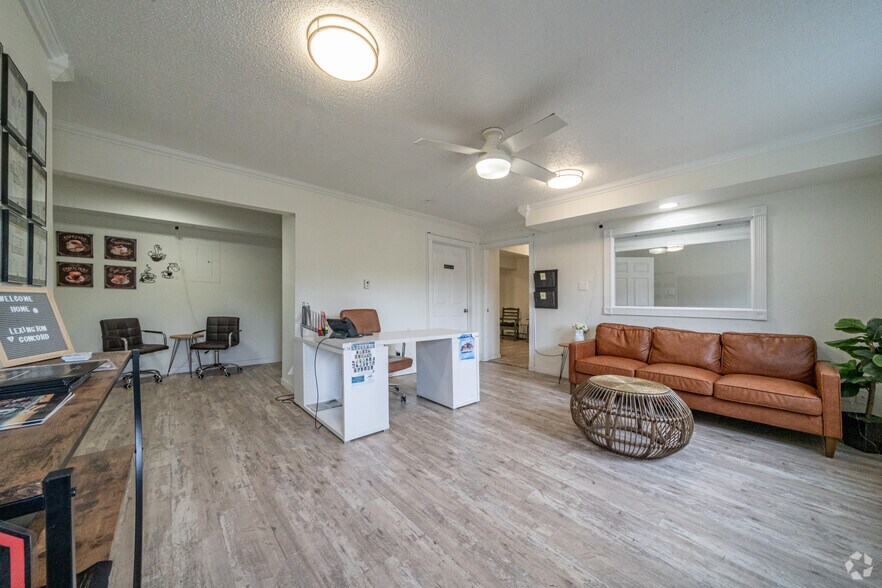 More Photos Of 902 N Charles St, Macomb Apartments For Sale