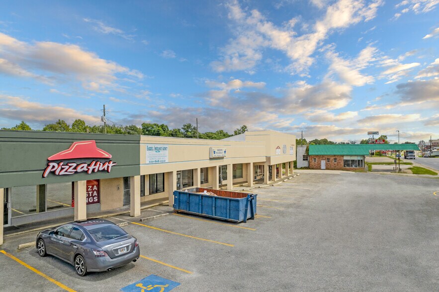 More Photos Of 156-120 Eighth St, Helena Storefront For Lease