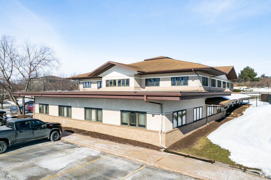 More Photos Of 2960 Triverton Pike Dr, Fitchburg Medical For Lease