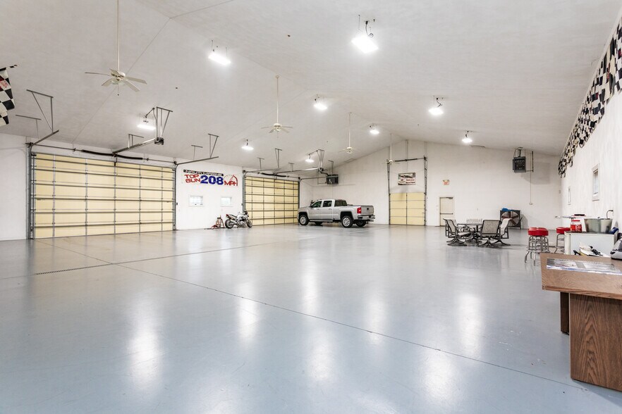 More Photos Of 1186 S State Route 157, Edwardsville Loft Creative Space For Sale