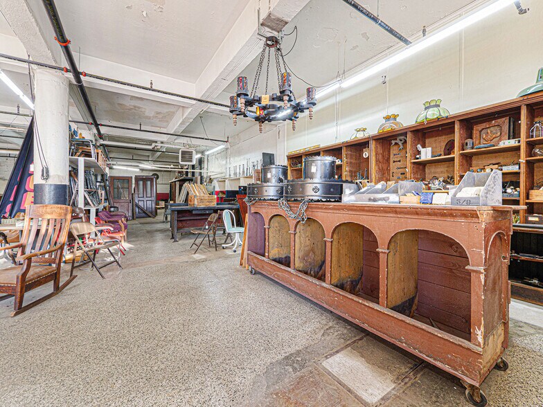 More Photos Of 11500 Joseph Campau St, Hamtramck Auto Dealership For Sale