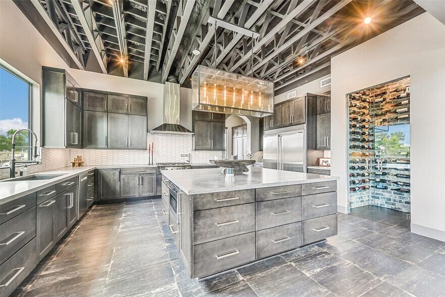 More Photos Of 316 Morningside Dr, Friendswood Loft Creative Space For Sale